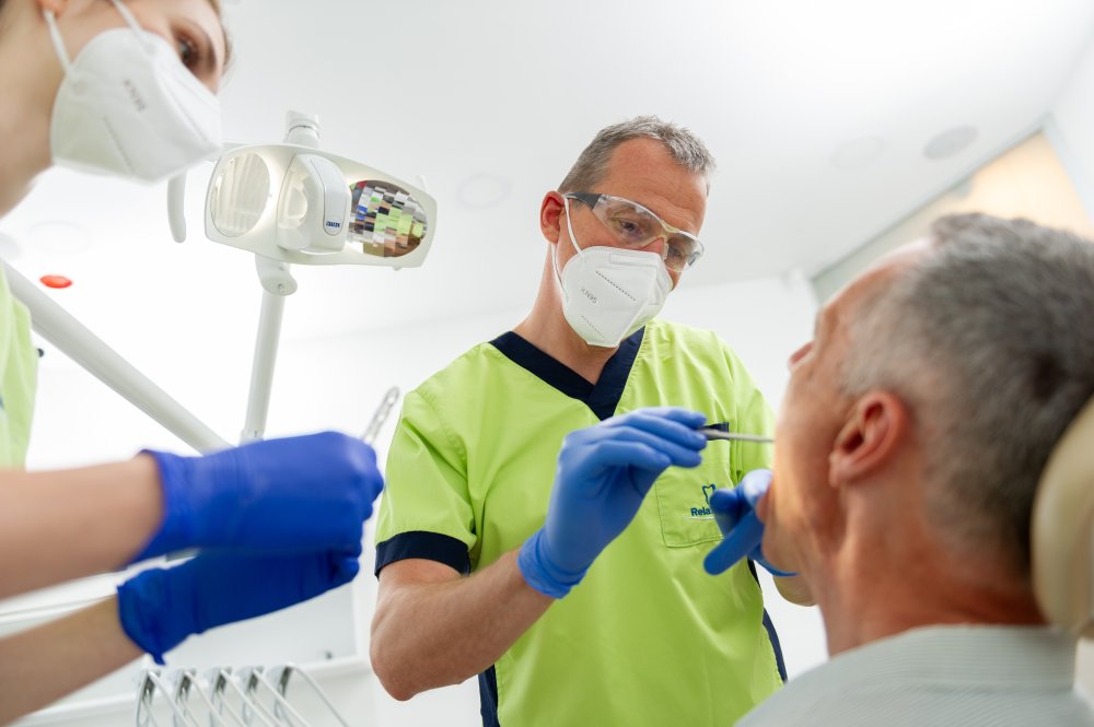A műtét napja és kíméletes implantáció